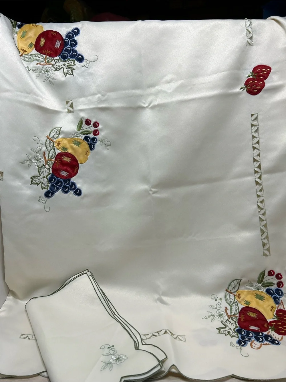 Vintage 7-Piece Embroidered Fruit Tablecloth Set with 6 Matching Napkins, 50